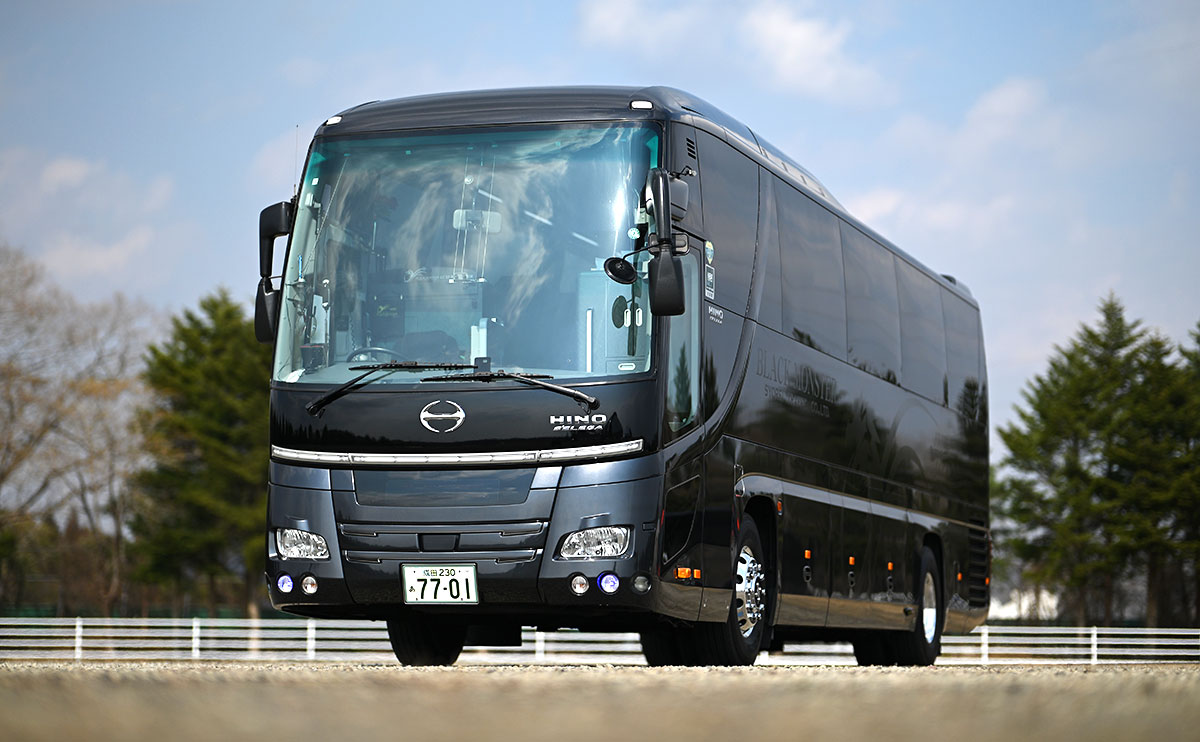 翔礼交通 BLACK-MONSTER #7701 車体右斜面
