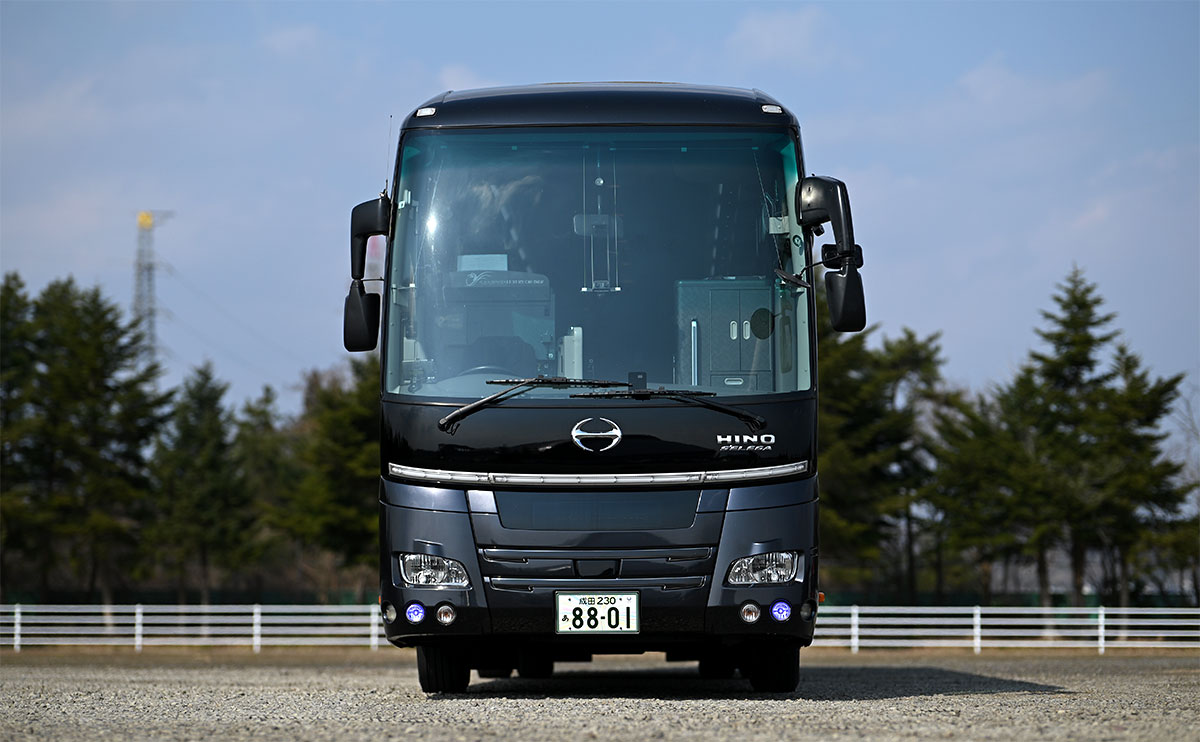 翔礼交通 BLACK-MONSTER #8801 車体前面