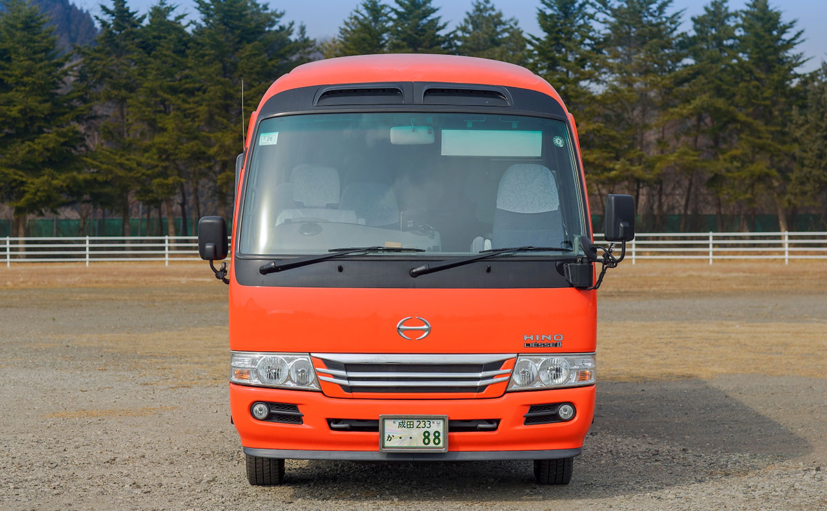 翔礼交通 HIGHWAY-RABBIT #88 車体前面