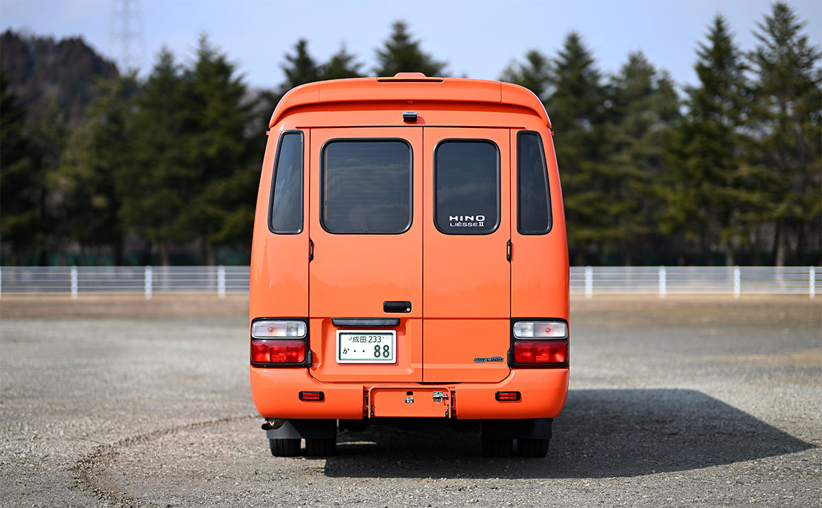 翔礼交通 HIGHWAY-RABBIT #88 車体背面